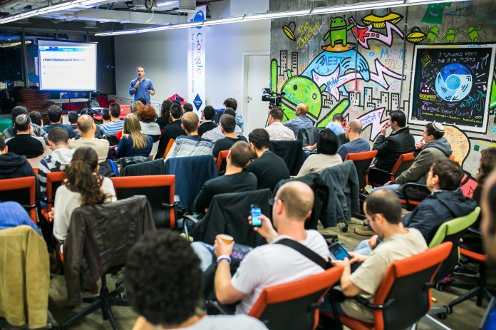 Ido at CampusFest 12_2013_1